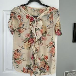 Joie floral print blouse, 100% silk. Short sleeve with ruffle on the front